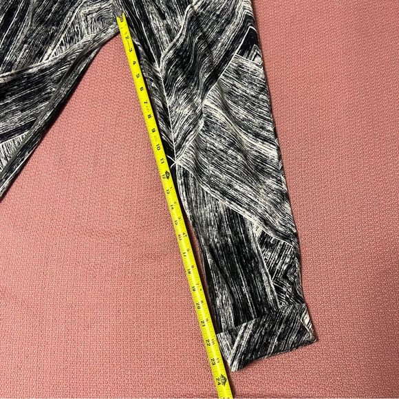 Lululemon Jet Crop 7/8 Luon Heat Wave White Black - Picture 9 of 11